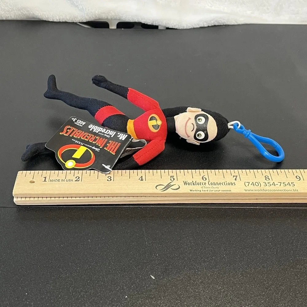 Disney Pixar 2004 The Incredibles  VIOLET Plush Backpack Clip Keychain w/ Tags